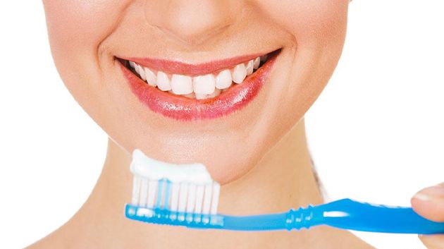 ما هي أضرار عدم تنظيف الأسنان قبل النوم؟ العلم يُجيب
