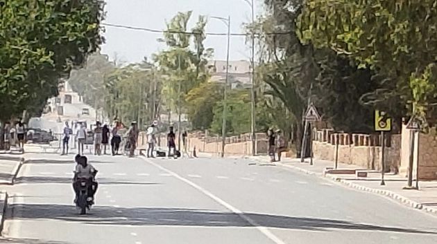 مناوشات بين الأمن ومحتجين في سبيطلة