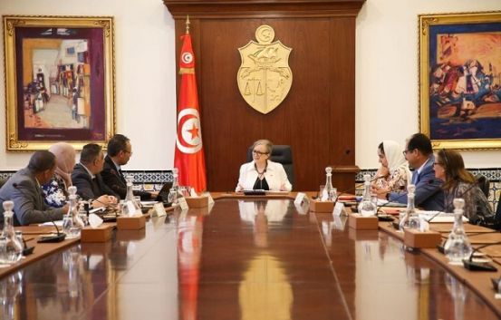 بودن تشرف على جلسة عمل لمتابعة سير العمل بوزارة التشغيل والتكوين المهني 