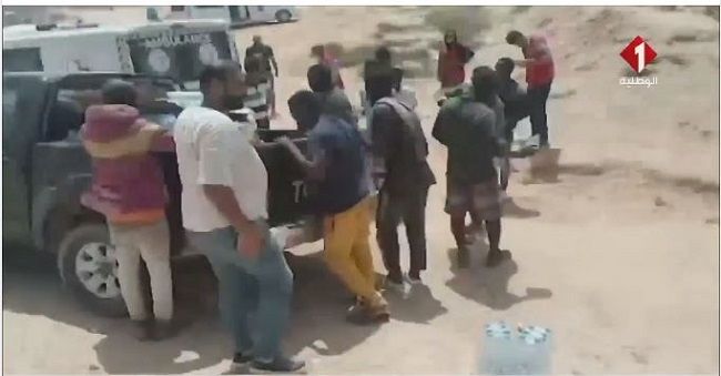 الهلال الأحمر يكشف عن وضع المهاجرين العالقين بين الحدود التونسية الليبية (فيديو)