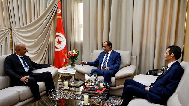 وزير الداخلية يتحادث مع رئيس 