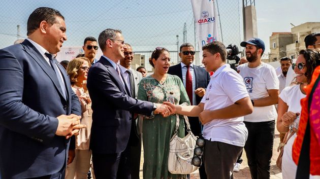 السفير الأمريكي يفتتح مركبا رياضيا بفوشانة 