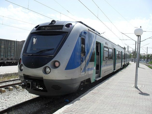 حذف رحلتين بسبب تعرض مترو الساحل للرشق بالحجارة
