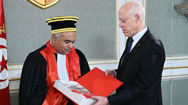رئيس الجمهورية يتسلم التقرير السنوي العام للمحكمة الإدارية لسنة 2021