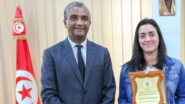 وزيرالرياضة يؤازر أنس جابر مباشرة