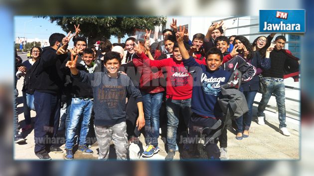 وقفة احتجاجية ومطالب تلمذية أمام مقر اذاعة جوهرة