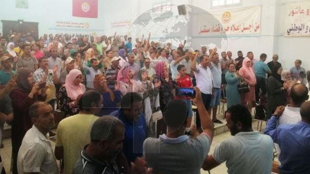 قفصة.. مسيرة احتجاجية للمعلّمين تنديدا بقرار عزل مديري مدارس وحجب الأجور