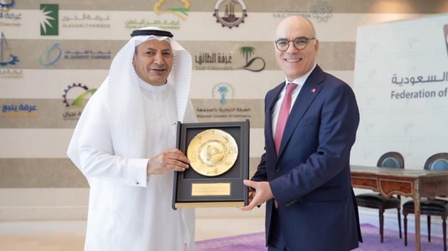 وزير الخارجية يلتقي في الرياض رئيس اتحاد الغرف السعودية