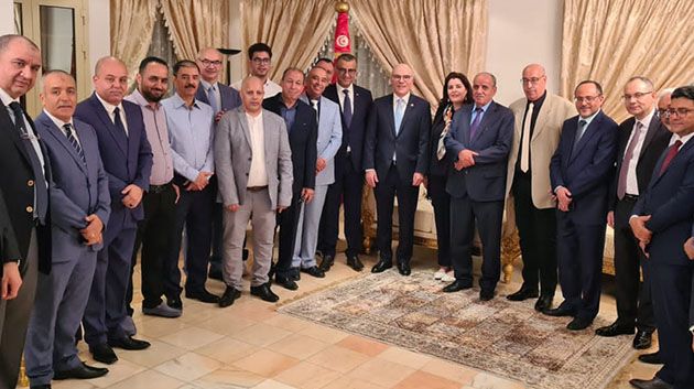 وزير الخارجية يعقد لقاء مع نخبة من أبناء الجالية التونسية بالمملكة السعودية