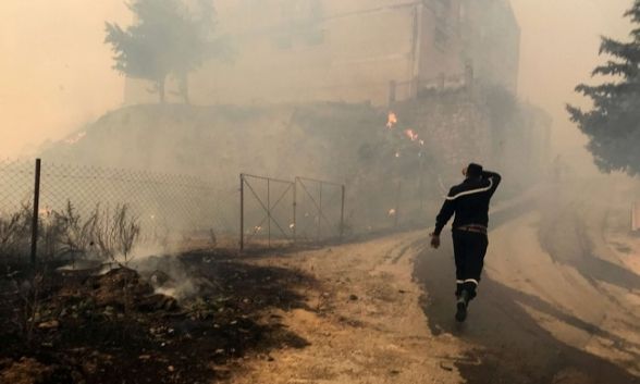 بينهم 10 عسكريين.. ارتفاع حصيلة القتلى في حرائق الجزائر