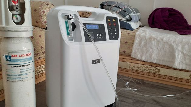 ما حقيقة وفاة شابّ يتنفّس باستعمال آلة أوكسيجين جراء قطع الكهرباء عنه؟