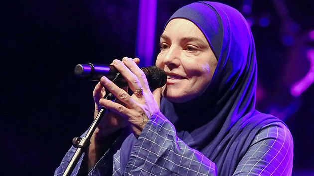 وفاة المغنية الأيرلندية سينيد أوكونور عن 56 عاماً