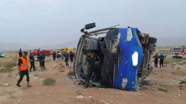 الجزائر: مقتل 6 أشخاص وإصابة 17 جراء انقلاب حافلة