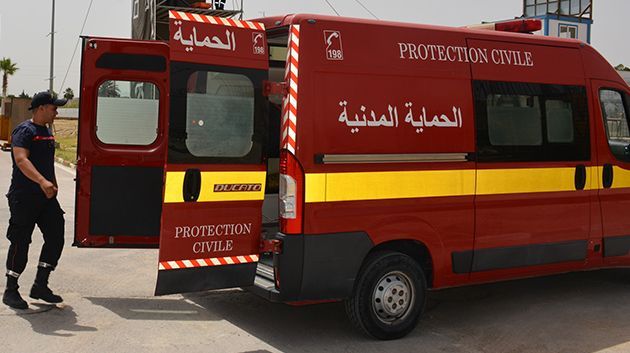 تخليص شاحنة من تحت عجلات القطار ونجاة سائقها‎
