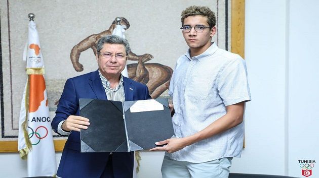 اللجنة الوطنية الاولمبية التونسية تكرم البطل العالمي ايوب الحفناوي