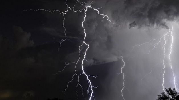 طقس اليوم: خلايا رعدية مع أمطار وبرد