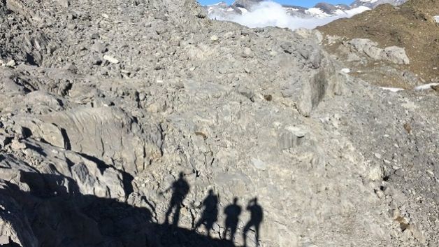 كان يحاول عبور الحدود الفرنسية الايطالية.. العثور على مهاجر ميتا في جبال الآلب