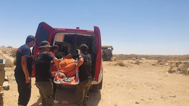 نجدة عدد من الأفارقة العالقين قرب معبر راس جدير