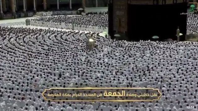 المعيقلي يعجز عن إتمام قراءة الفاتحة.. والسديس يتقدّم لإكمال صلاة الجمعة