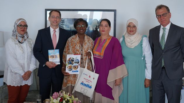 الوكالة الأمريكية للتنمية الدولية تهتم بتحسين وضع عاملات الفلاحة في تونس 