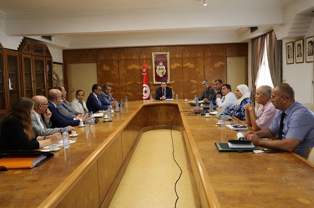 وزير النقل يدعو الى حسن الإحاطة بمسافري الرحلات المؤجلة
