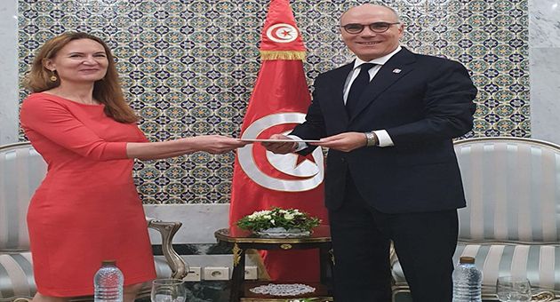 وزير الخارجية يلتقي السفيرة الفرنسية الجديدة