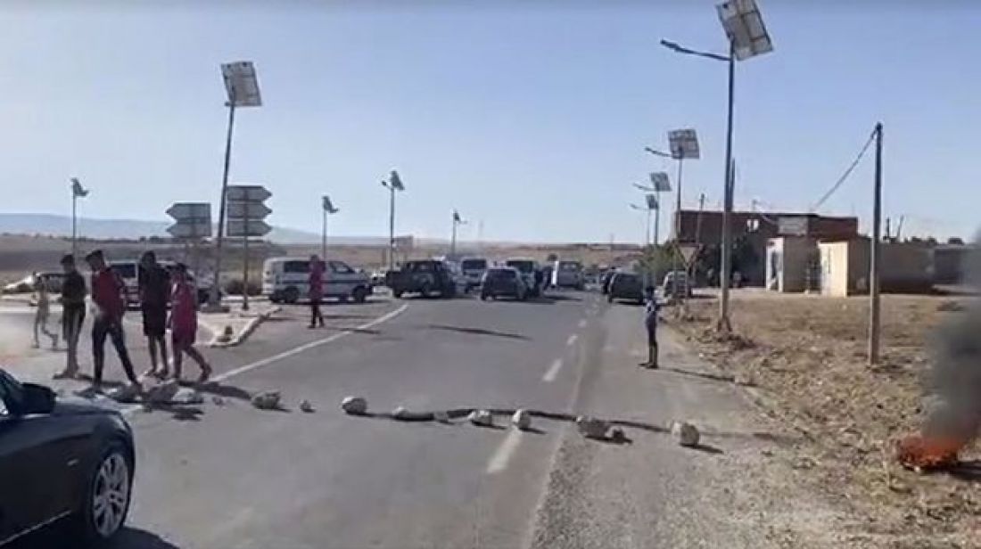 غلق الطريق الرابطة بين عين دراهم وطبرقة غلق الطريق الرابطة بين عين دراهم وطبرقة