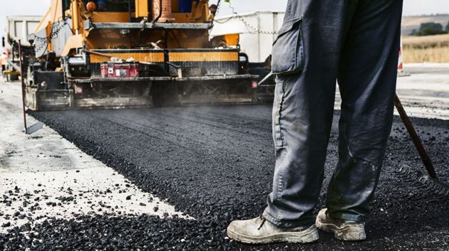 وزارة التجهيز.. تهيئة طريق وطنية من خلال استخدام فواضل البناء والهدم