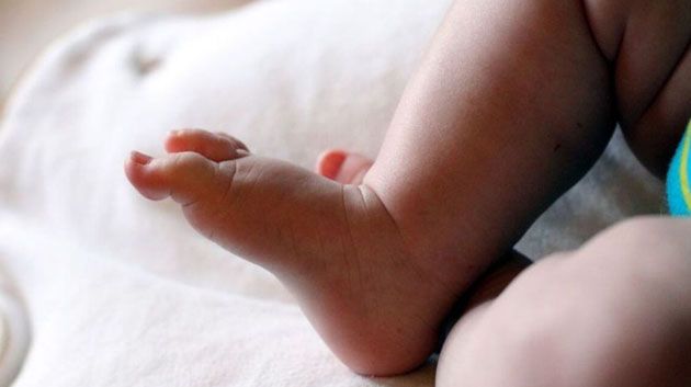 فتح بحث عدلي في حق أم تسببت في حروق من الدرجة الثانية لرضيعتها (فيديو)