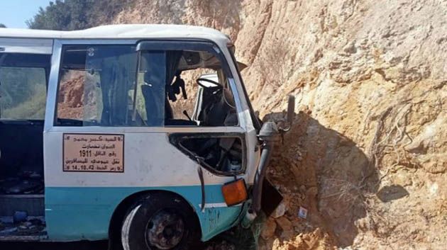 الجزائر: إصابة 35 شخصا جرّاء ارتطام حافلة بجدار صخري
