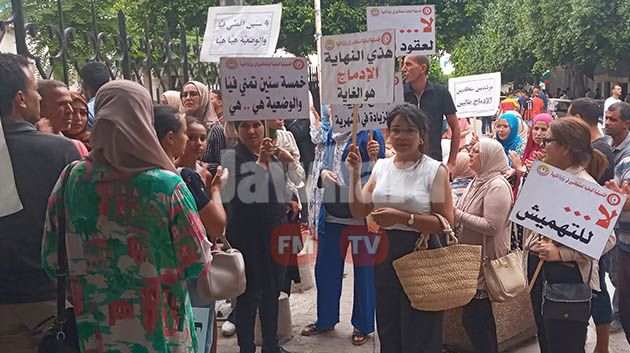 وقفة احتجاجية لأعوان المخابر والقيّمين المتعاقدين للمطالبة بترسيمهم 