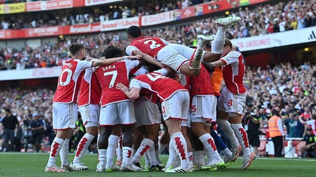 الدوري الانقليزي الممتاز : آرسنال يفوز على مانشستر يونايتد بثلاثية