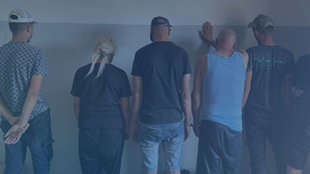 يُوهمهم بوصولهم إلى إحدى الجُزر الأوروبية... ليكتشفوا أنهم بشاطئ مدينة الحمامات !