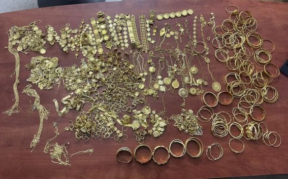 مطار قرطاج: حجز 2881 غراماً من الذهب المُهرب لدى 3 مسافرات أجنبيات
