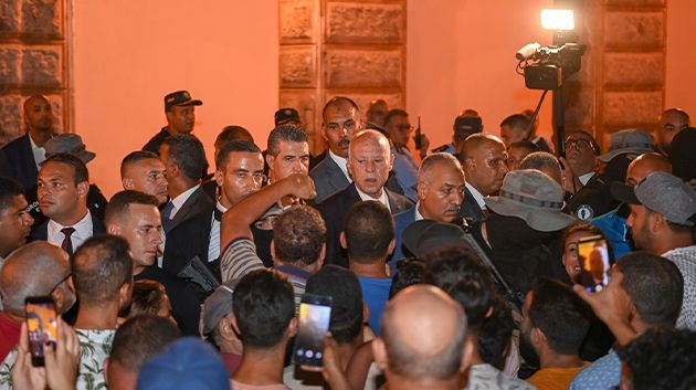 رئيس الجمهورية يقوم بجولة ليلية بشوارع العاصمة (فيديو)