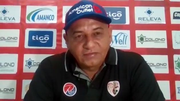 وفاة مساعد مدرب كوستاريكا بين شوطي مباراة منتخبه مع الإمارات