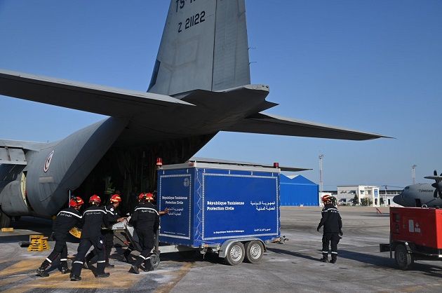 طائرة تونسية ثانية تحط ببنغازي محملة بطاقم طبي ومستلزمات طبية 