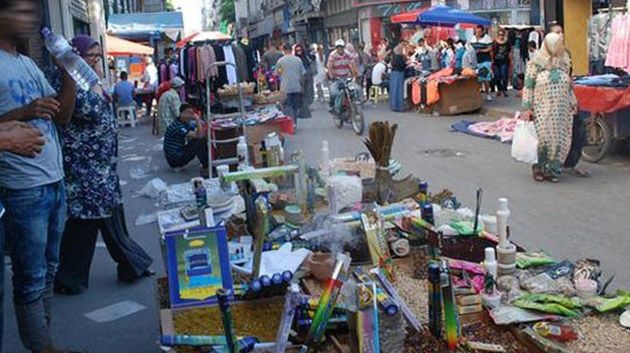 وزير الداخلية يدعو الباعة المنتصبين فوضويا الى طلب الحصول على أماكن في الفضاء القانوني