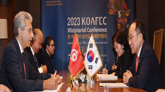 وزير الإقتصاد يلتقي بنائب الوزير الأول الكوري و رئيس البنك الإفريقي للتنمية