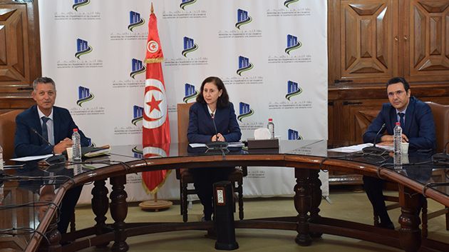 وزيرة التجهيز تدعو إلى التسريع في إنجاز تقسيم 'المنصورة' بالقيروان
