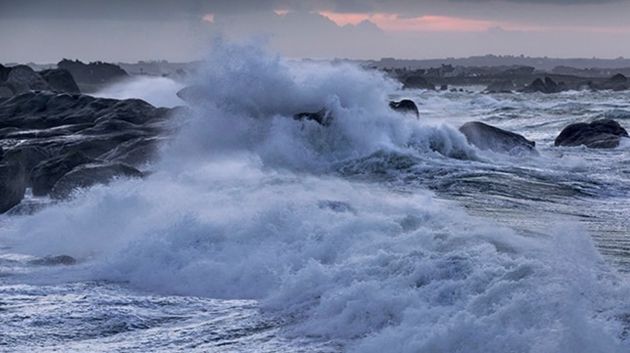 الليلة: البحر شديد الاضطراب والحرارة تصل إلى 29 درجة