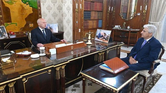 تأمين الحدود من بين محاور لقاء سعيّد بوزير الدّفاع