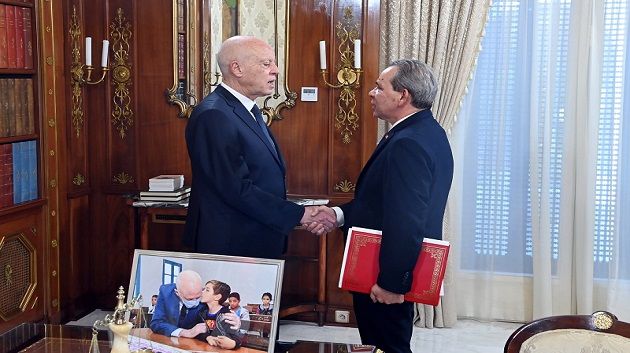 مراجعة الانتدابات والشهادات المزوّرة.. محور لقاء سعيّد برئيس الحكومة