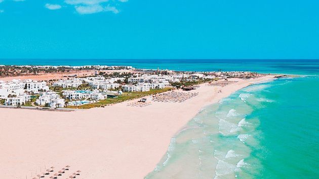 جزيرة جربة تستقبل نحو الف سائح في اطار مهرجان فني سياحي لاول مرة بتونس