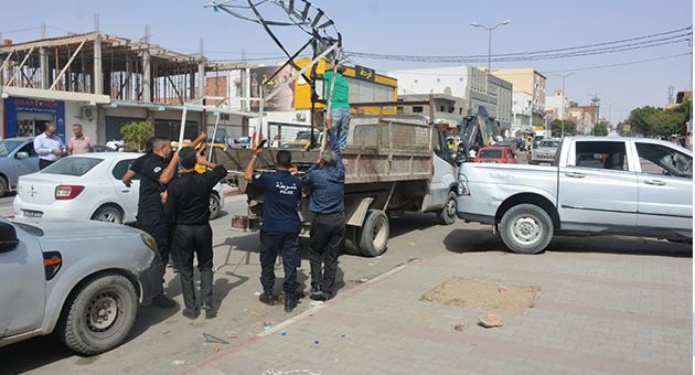 قفصة.. حملة أمنية لإزالة عدد من نقاط الإنتصاب الفوضوي