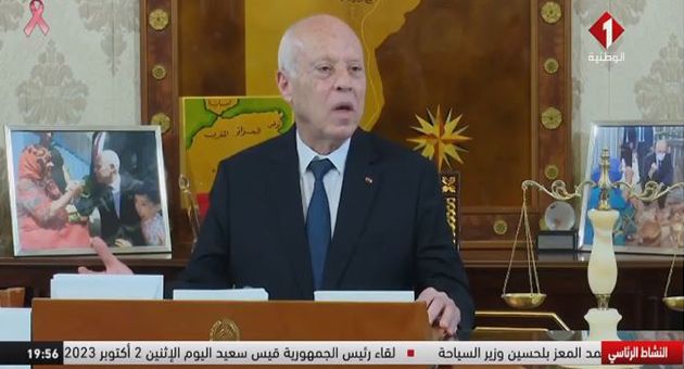 رئيس الجمهورية يستنكر استقبال السياح الأجانب بالزغاريد والرقص ومشموم الفل 