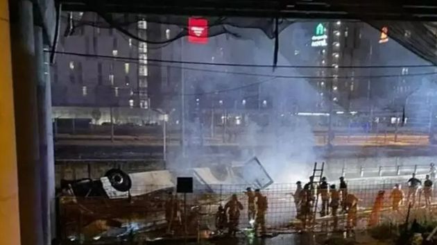 إيطاليا: سقوط حافلة من أعلى جسر يخلف 20 ضحية