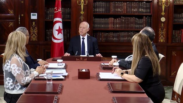 سعيد: 'التلميذ لن يركب على فصل في الدستور ليصل إلى المدرسة'