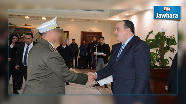 تكريم أعوان الحرس الوطني الذين كشفوا مخزن الأسلحة بمدنين