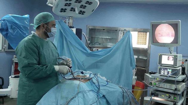 لأول مرة في تونس: إجراء عمليّات جراحيّة على العمود الفقري والنّخاع الشّوكي باستعمال المنظار